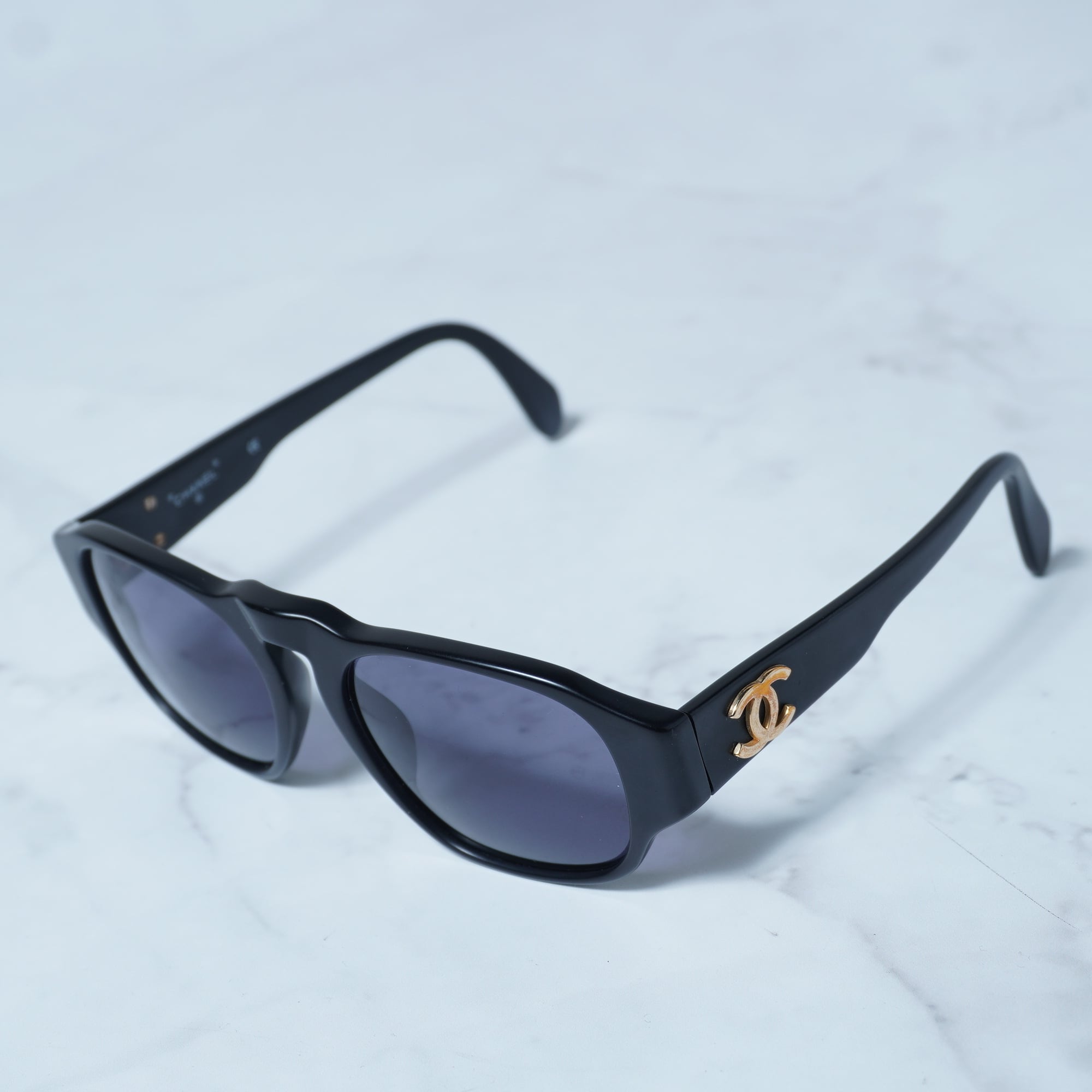 【美品】CHANEL シャネル ココマーク　ウェリントン　サングラス CHANEL】シャネル ”ココマーク”ウェリントンサングラス black