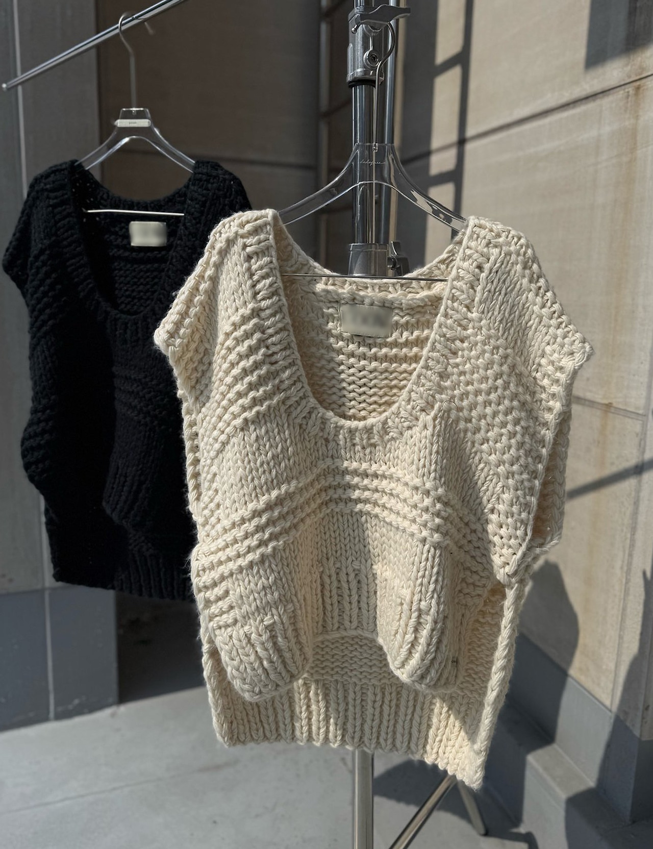 【新作5%OFF・3日間】Hand-Made Deep-Uneck Vest_2colors