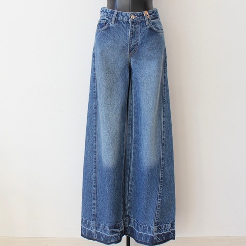 RINASCIMENTO　デニム切り替え裾ダメージデザインフレアーデニム(ITALY)：RIN127395¥36,000＋tax