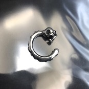 SKULL HOOP EARRING / スカルフープピアス