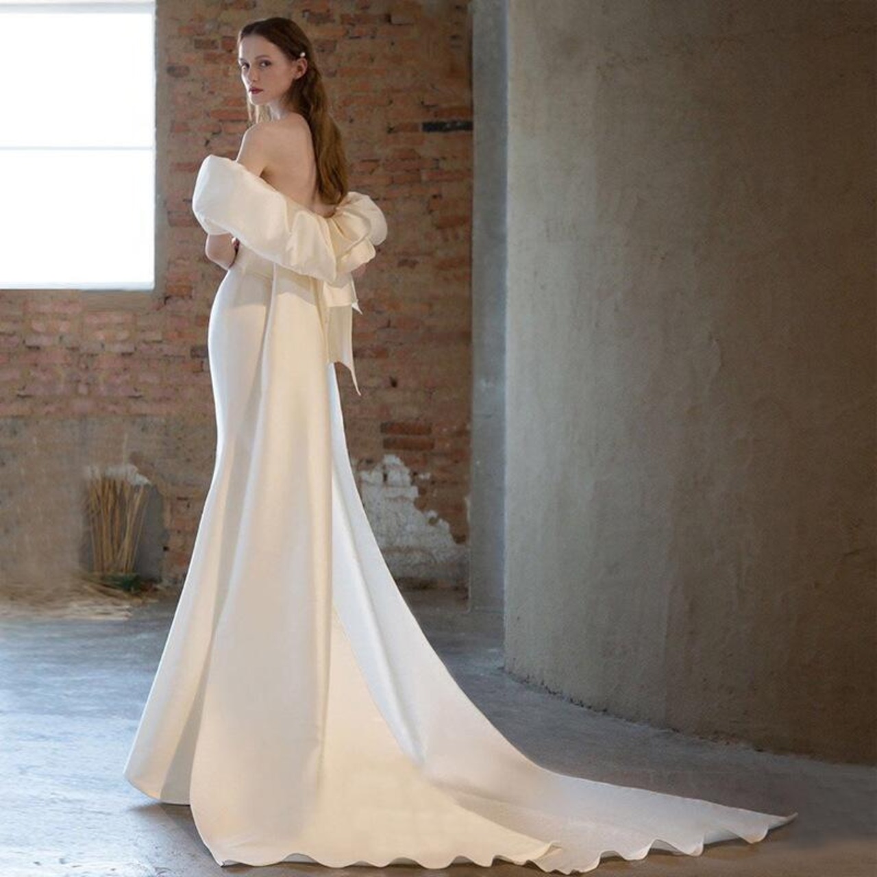 ウェディングドレス ホワイト ミカドサテン トレーン オフショルダー  