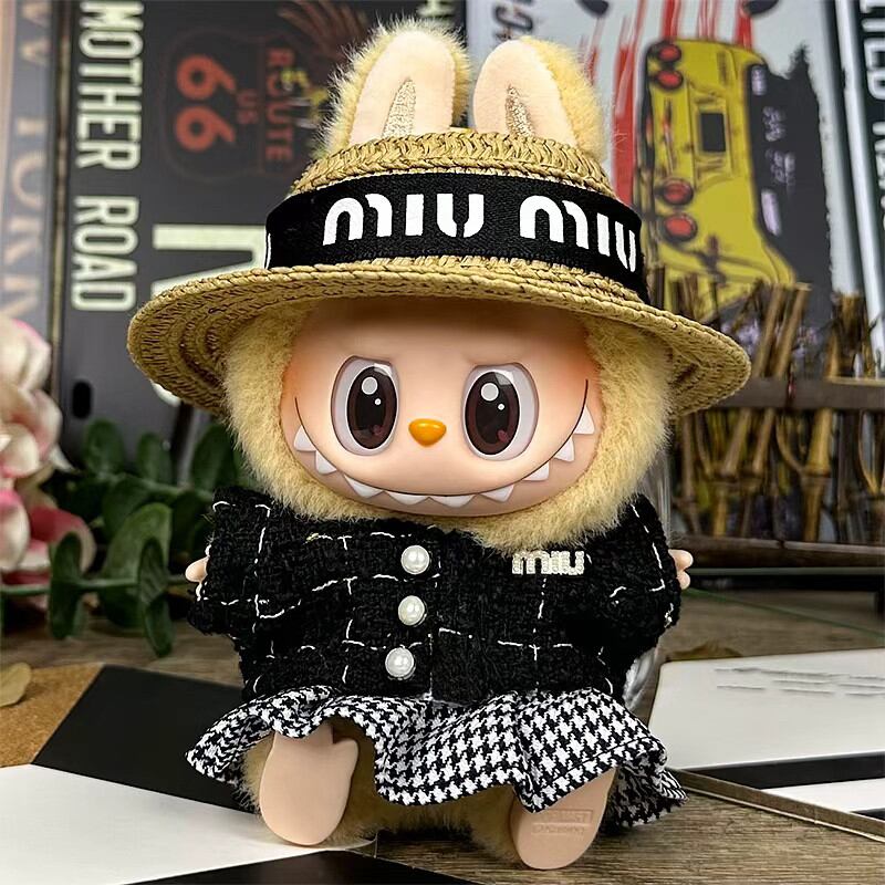 可愛い白黒デザイン!シンプルでおしゃれな日常コーデ ♡ Labubu ラブブ 15-17cm 白黒 シンプル おしゃれ the monsters 1.0 2.0