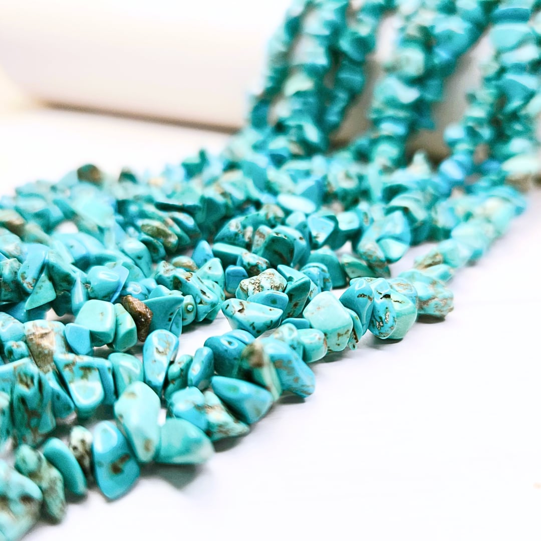 〈ロング1連〉マグネサイトターコイズ さざれビーズ 76~78cm 天然石 チップ ミニタンブル