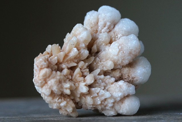 ホワイト アラゴナイト White Aragonite (B)