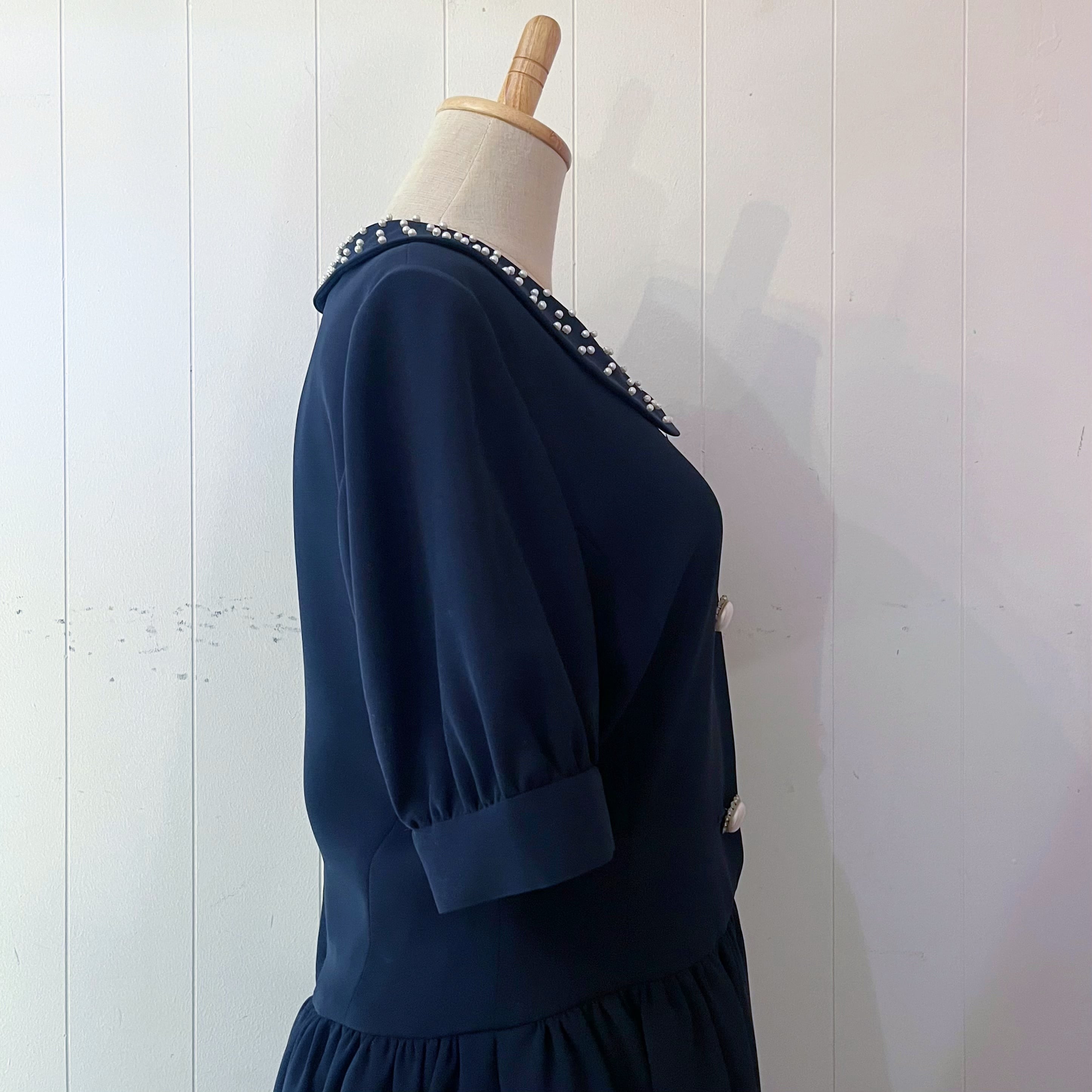 pearl big button gather one-piece