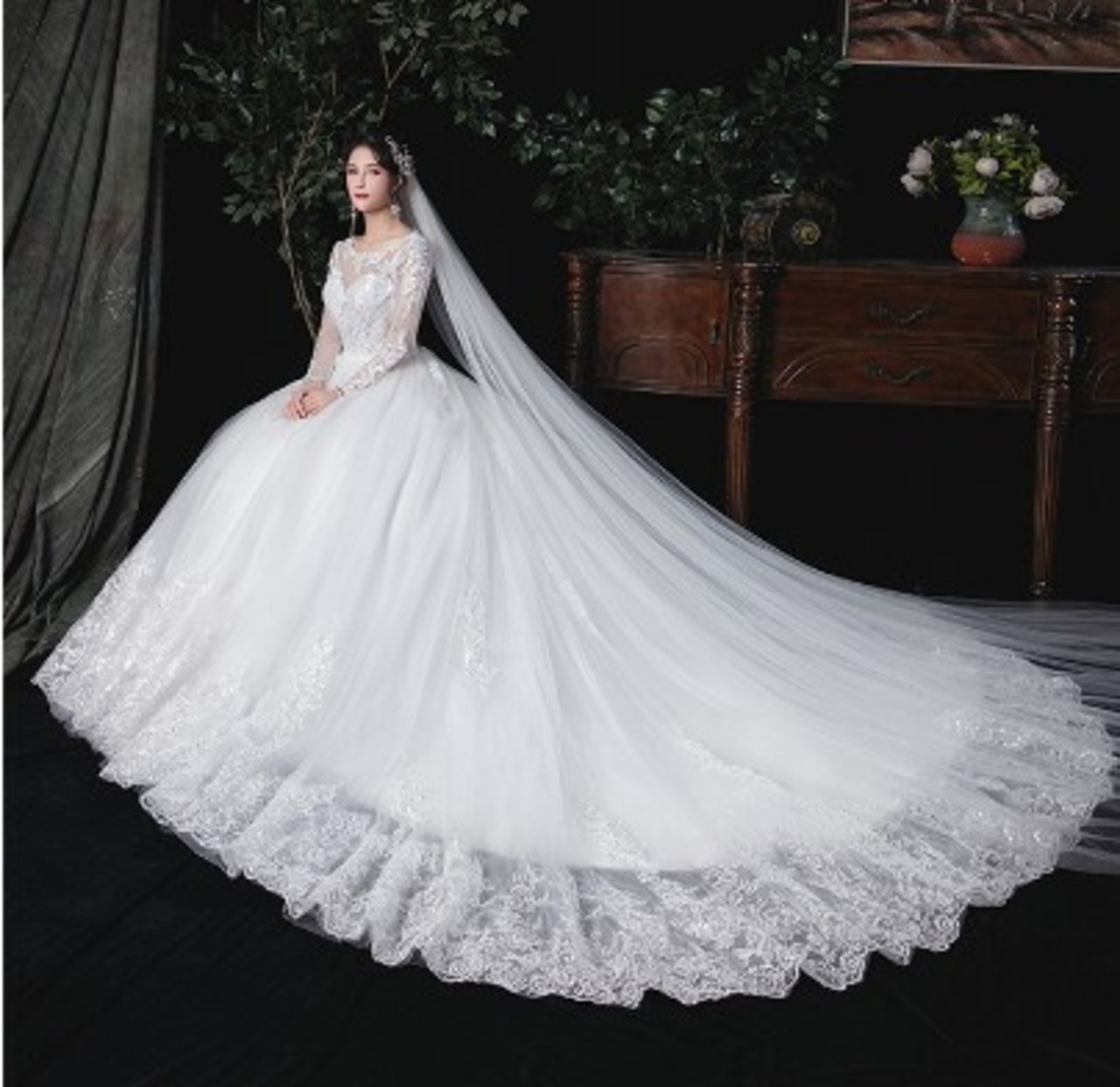 高品質！ ウエディングドレス ホワイト ロングトレーン 長袖  