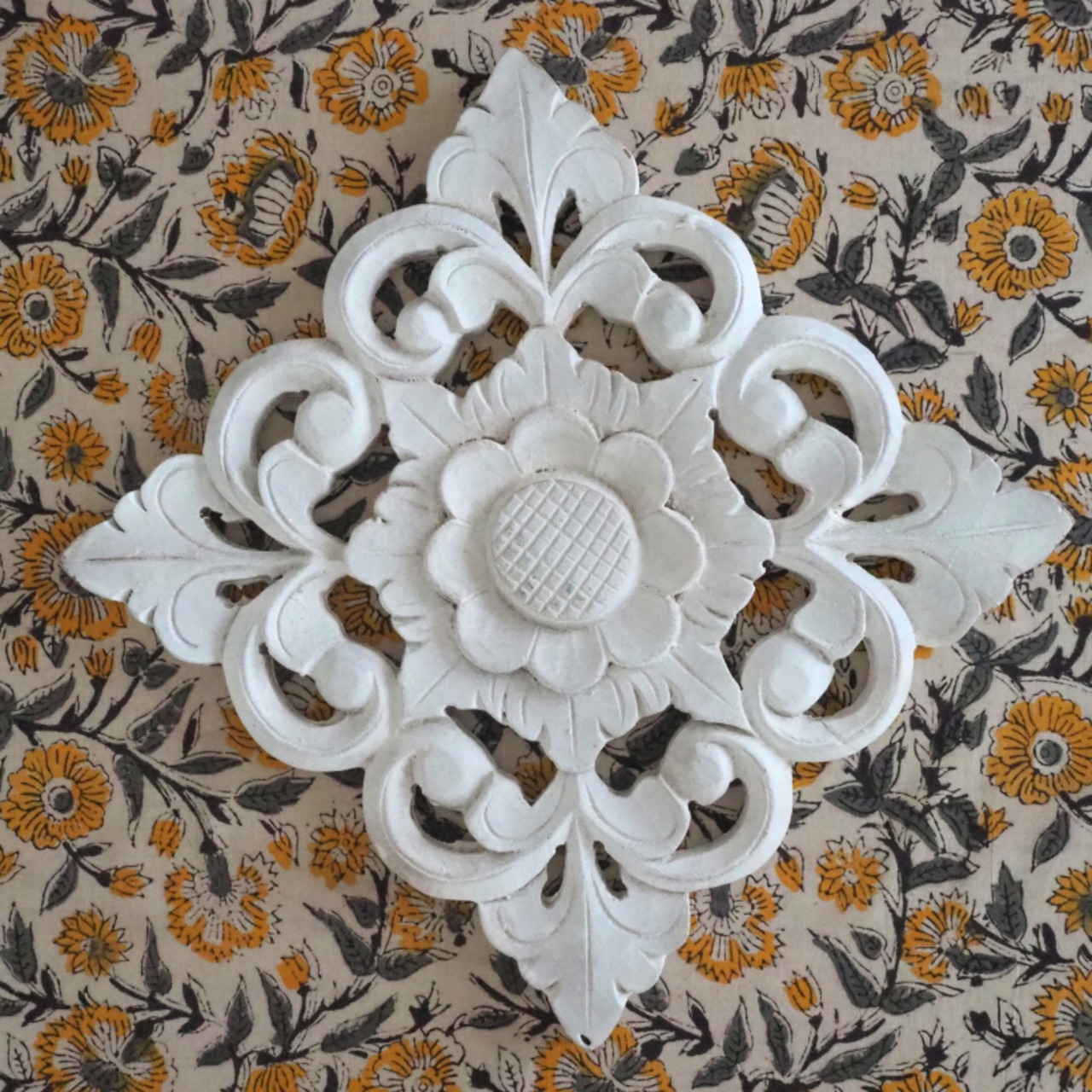 ブロックプリント生地【50cm単位】インド綿  花柄 生成り×イエロー×グレー #61510-YL1