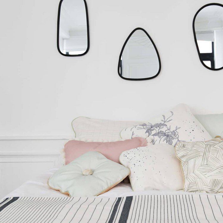 クッション 35*60cm 草花 / Point d'Esprit ポンポンつき | La