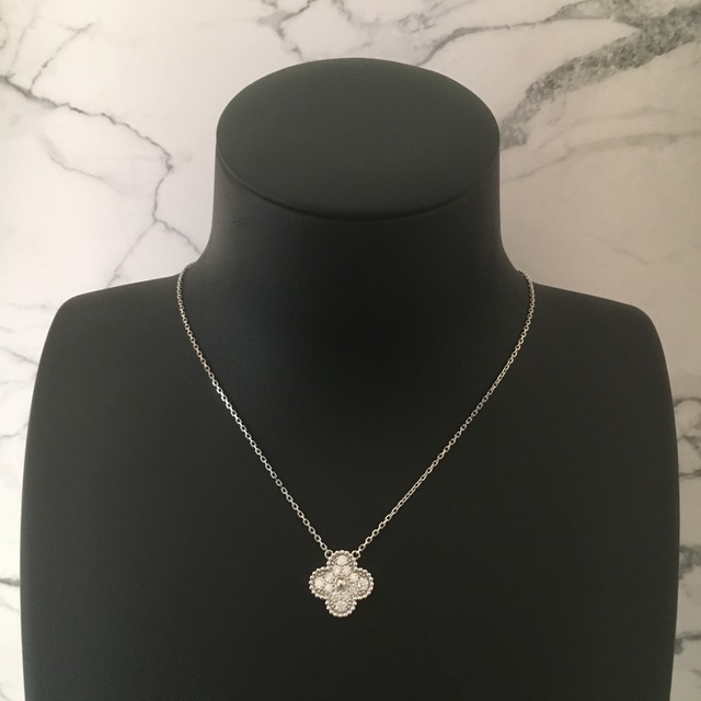 クローバー パヴェ ペンダント