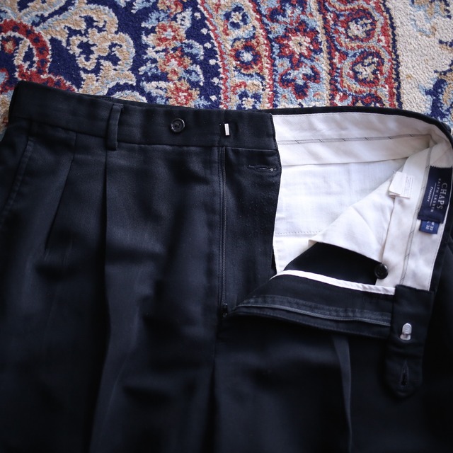 2-tuck tapered silhouette black wide slacks