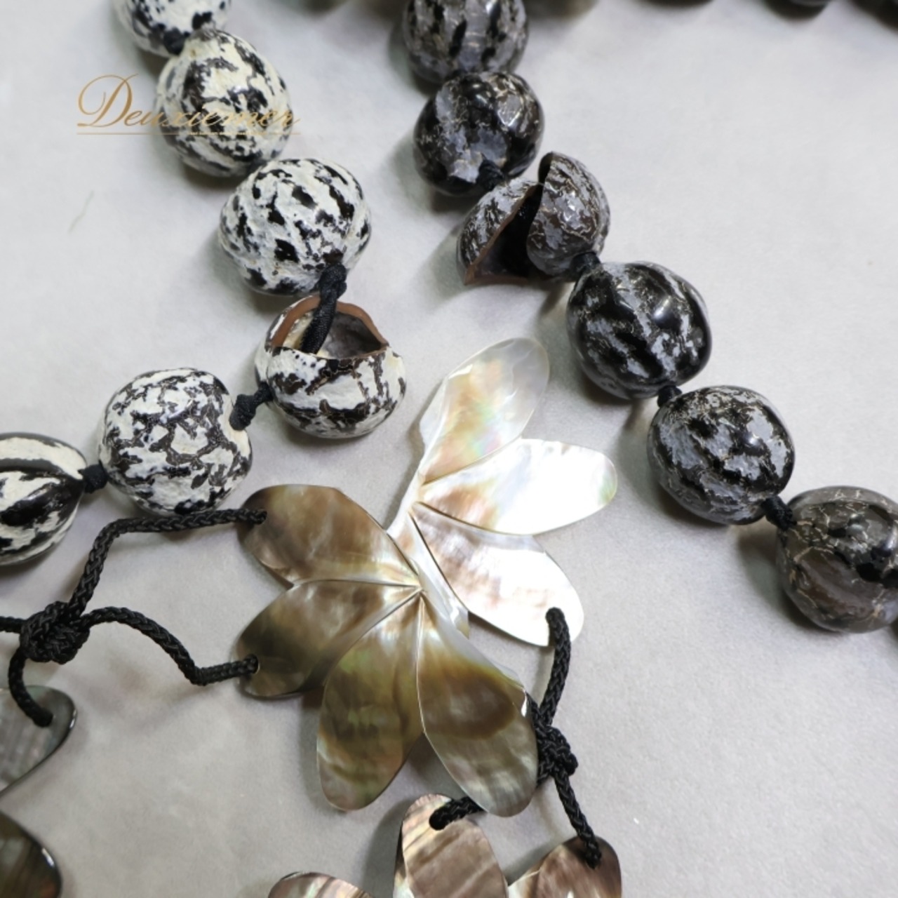 フラダンス 小物 まとめ売り 80点以上 セット レイ フラワーレイ シェルレイ ククイ クウペエ レイポー レイポオ 頭飾り 髪飾り ウィッグ 花 パウケース バッグ 小道具 タヒチアン ネックレス ホワイト系 ピンク系 レッド系 イエロー系 ブラック系