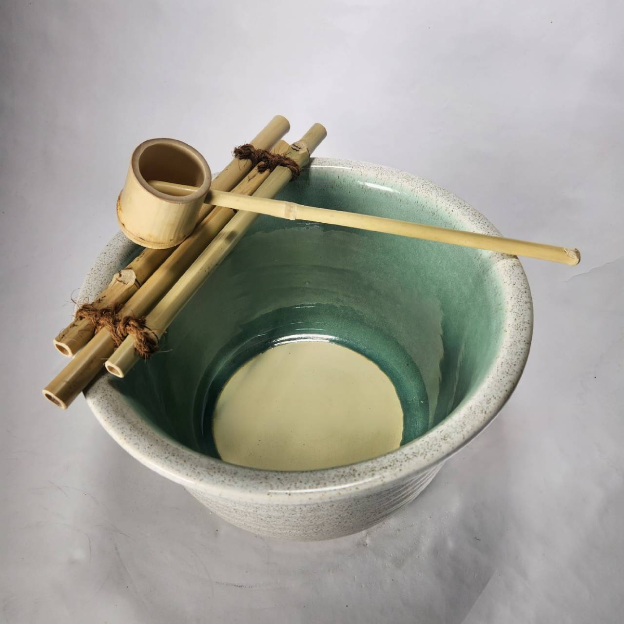 白カスミひねり水鉢 11号／睡蓮鉢（信楽焼き・陶器・水鉢・めだか鉢