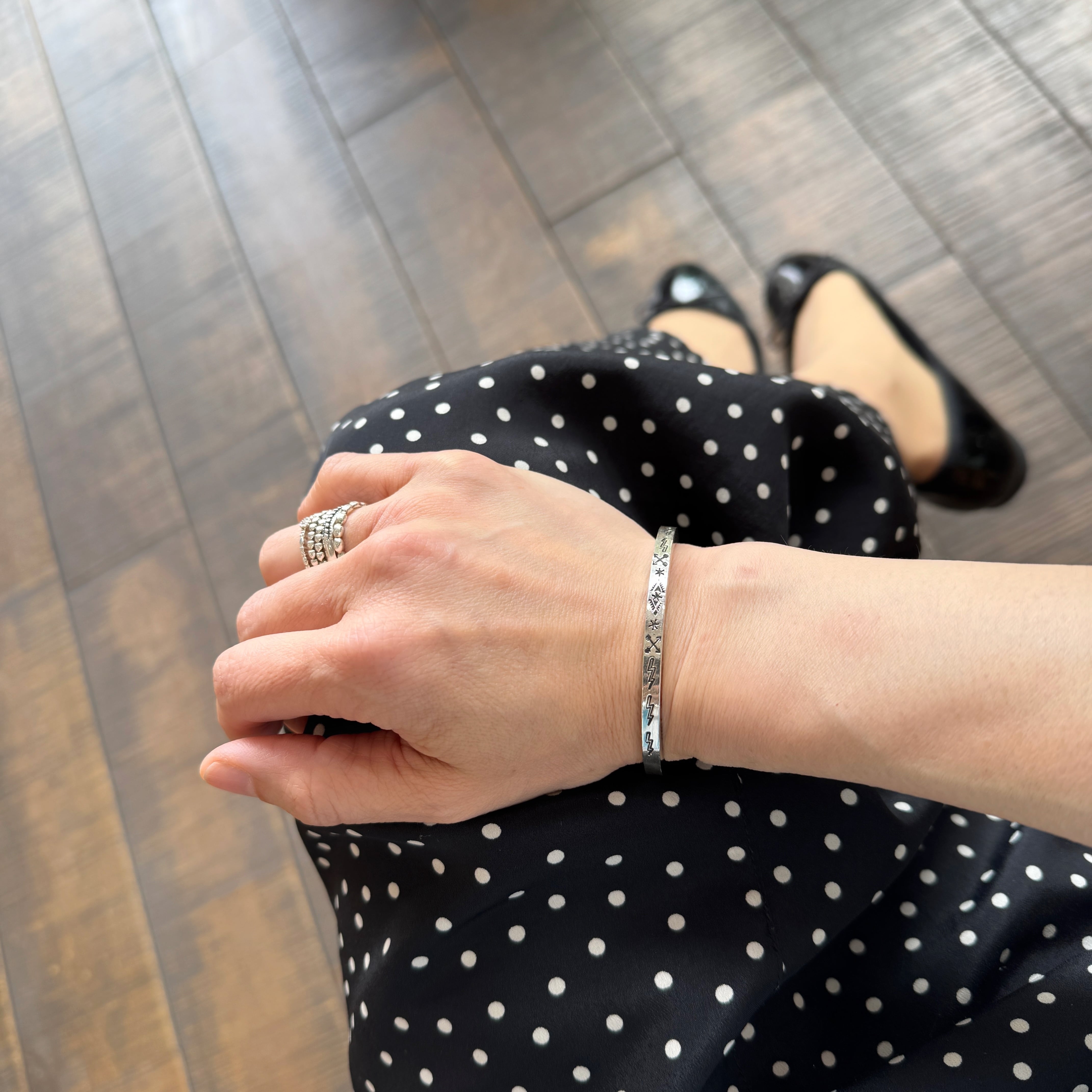 Indian Jewelry 》一点物 サンダー アロー スタンプワーク バングル