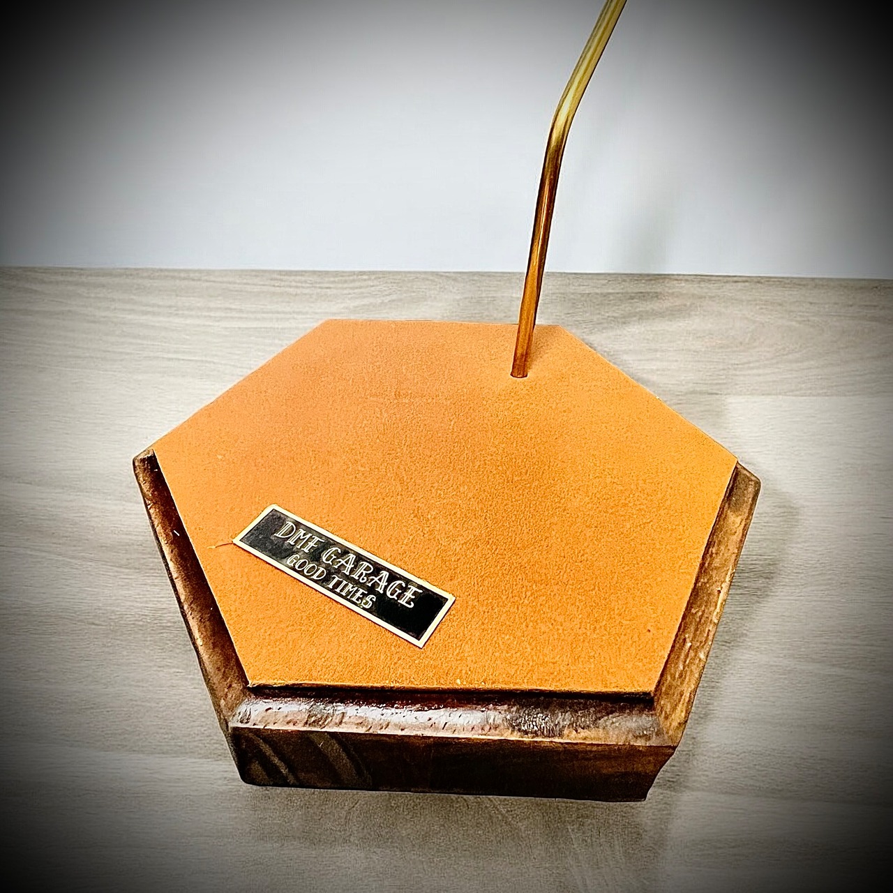 DMF GARAGE Hexa(ヘキサ）スタンド／キャメル