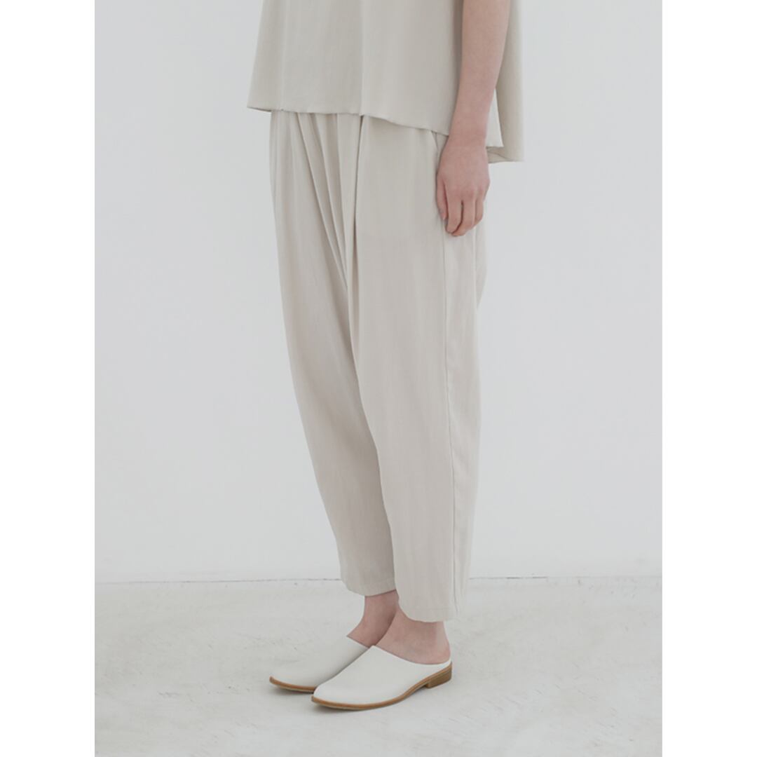 evam eva エヴァムエヴァ コットンタックパンツ・アンティークホワイト