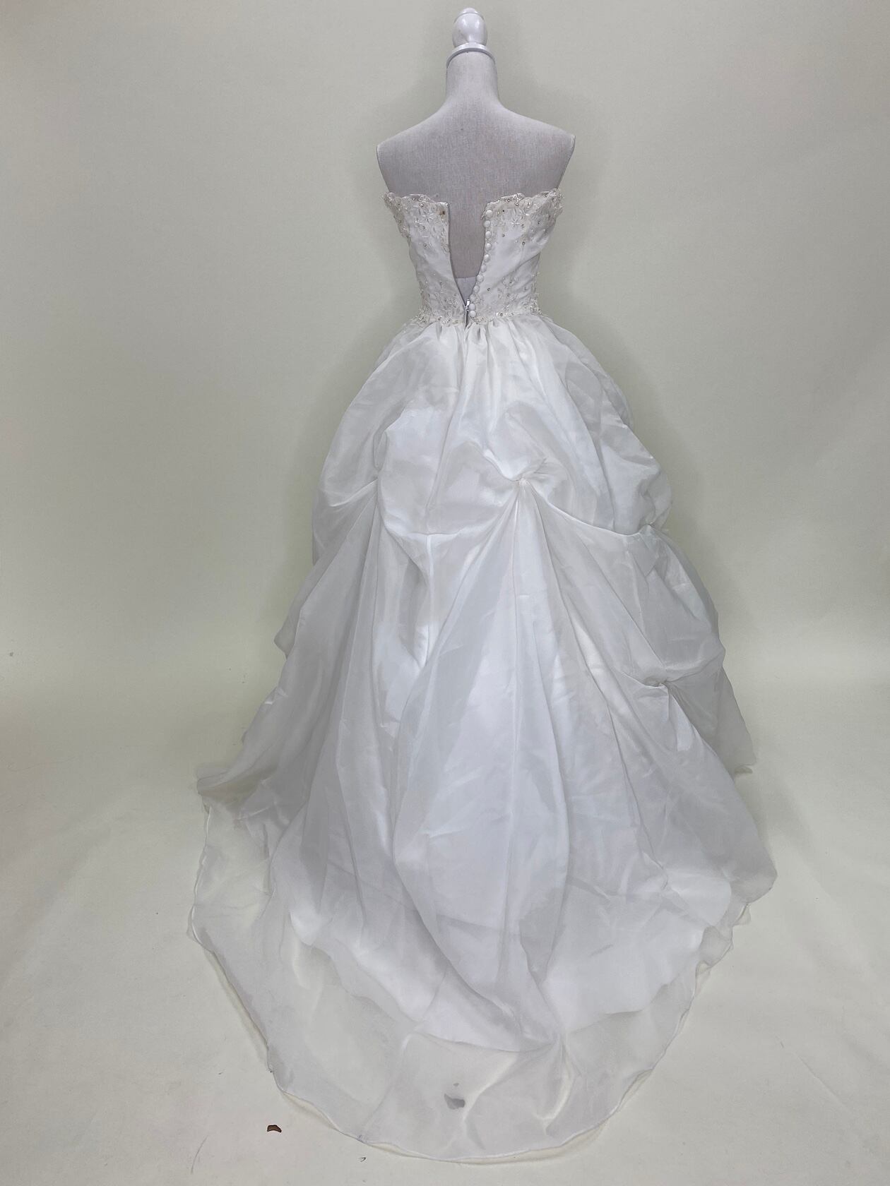 中古 ウェディングドレス Lovely Wedding ハートカットのふんわり