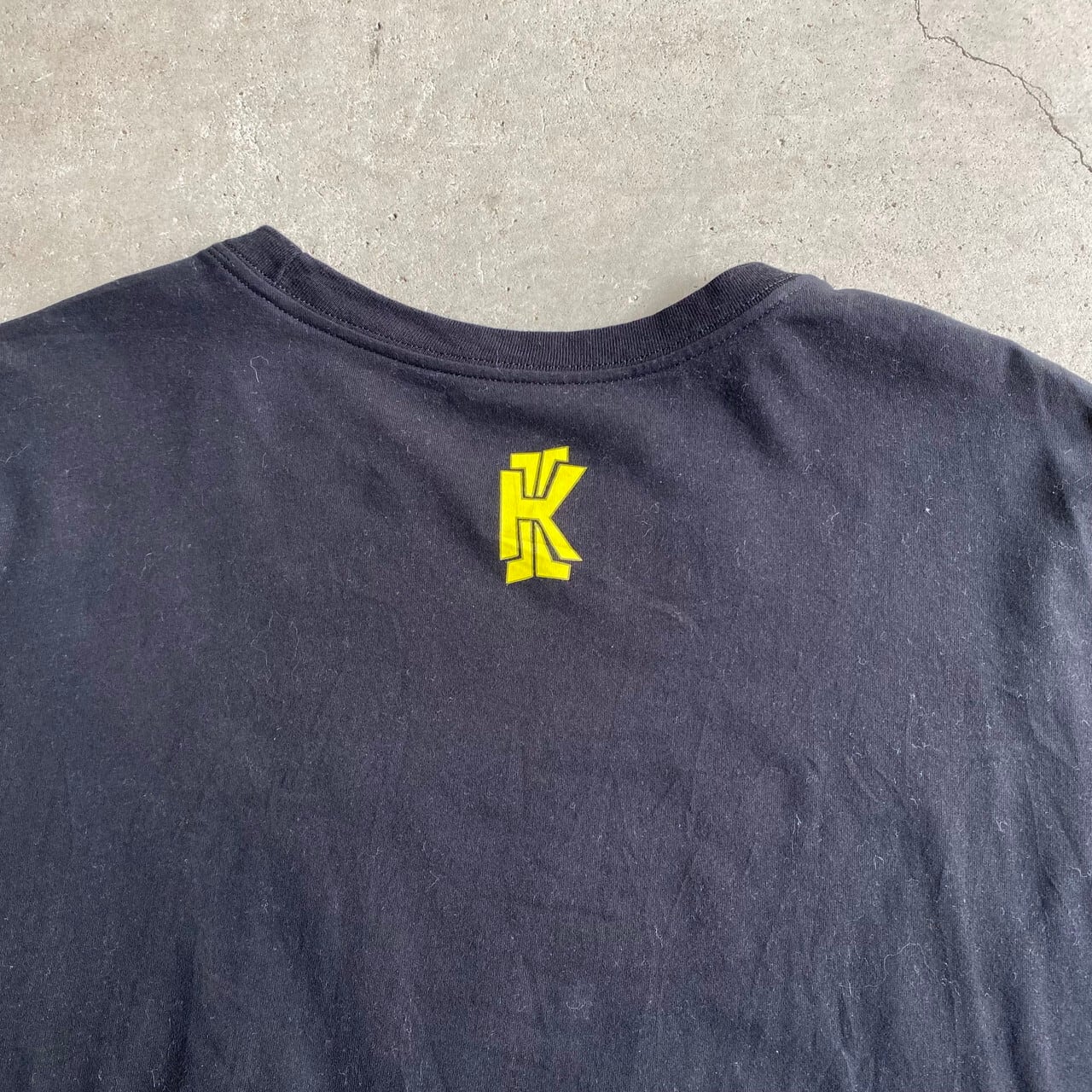 NIKE × Kyrie Irving × スポンジボブTシャツ・XLサイズ
