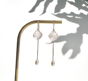 【衣】coscos ローズクォーツ×淡水パールピアス