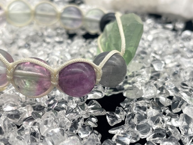 編みブレスレット（フローライト）