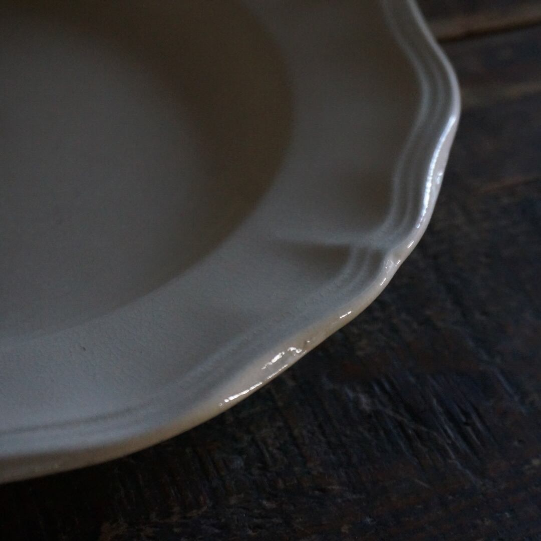 古いフランスの陶器リム皿