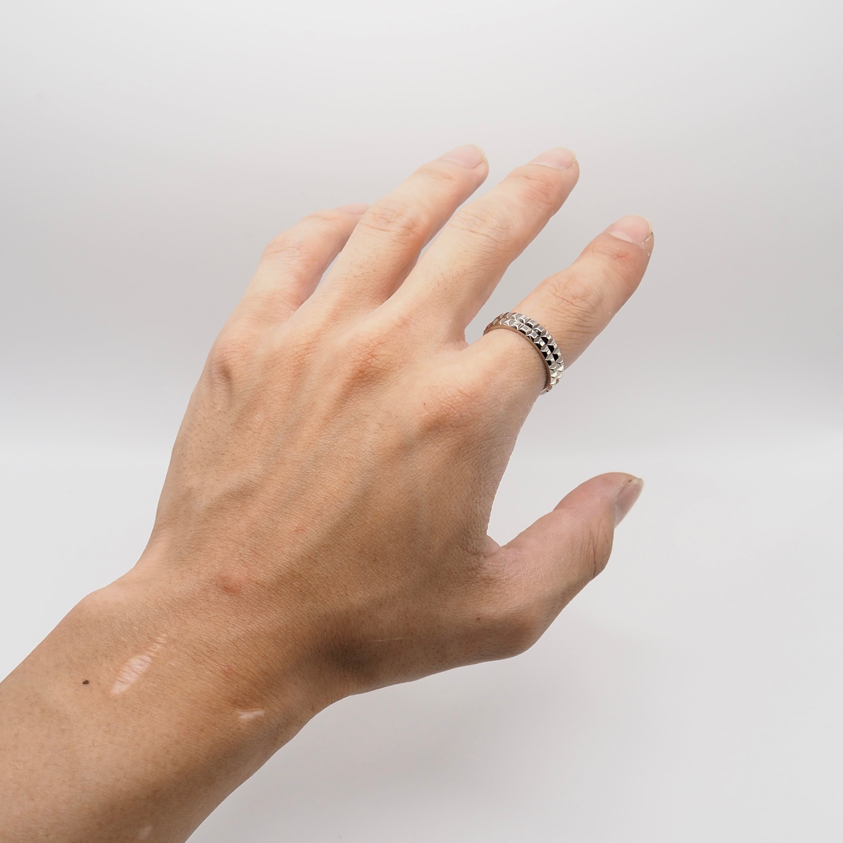 BOUCHERON 約19号 キャトルクルドパリ ポワントドディアマン 2ロウ