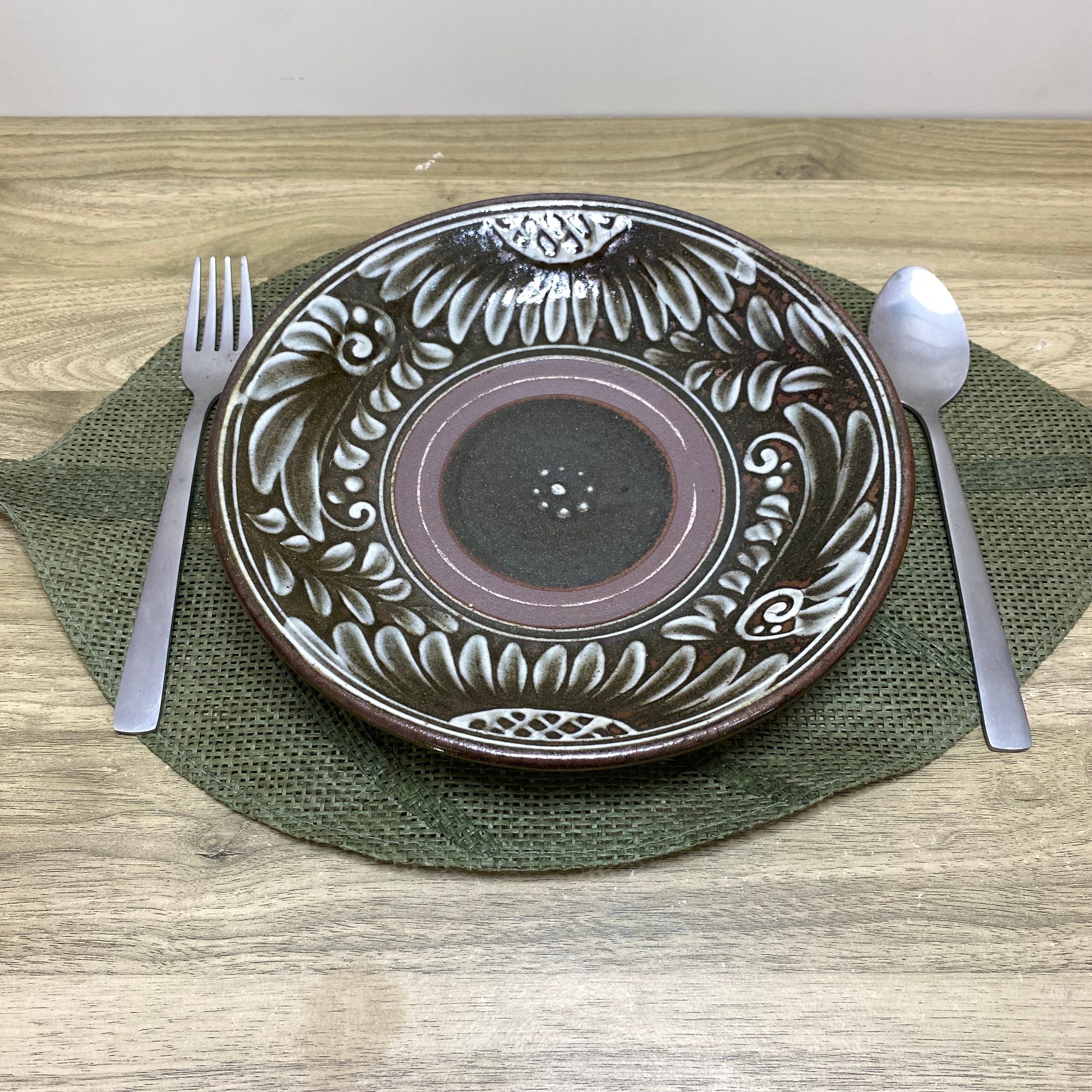 湧田焼.イッチン 丹波立杭焼 / イッチン 7寸皿 / 黒 黄 | Piröleikki