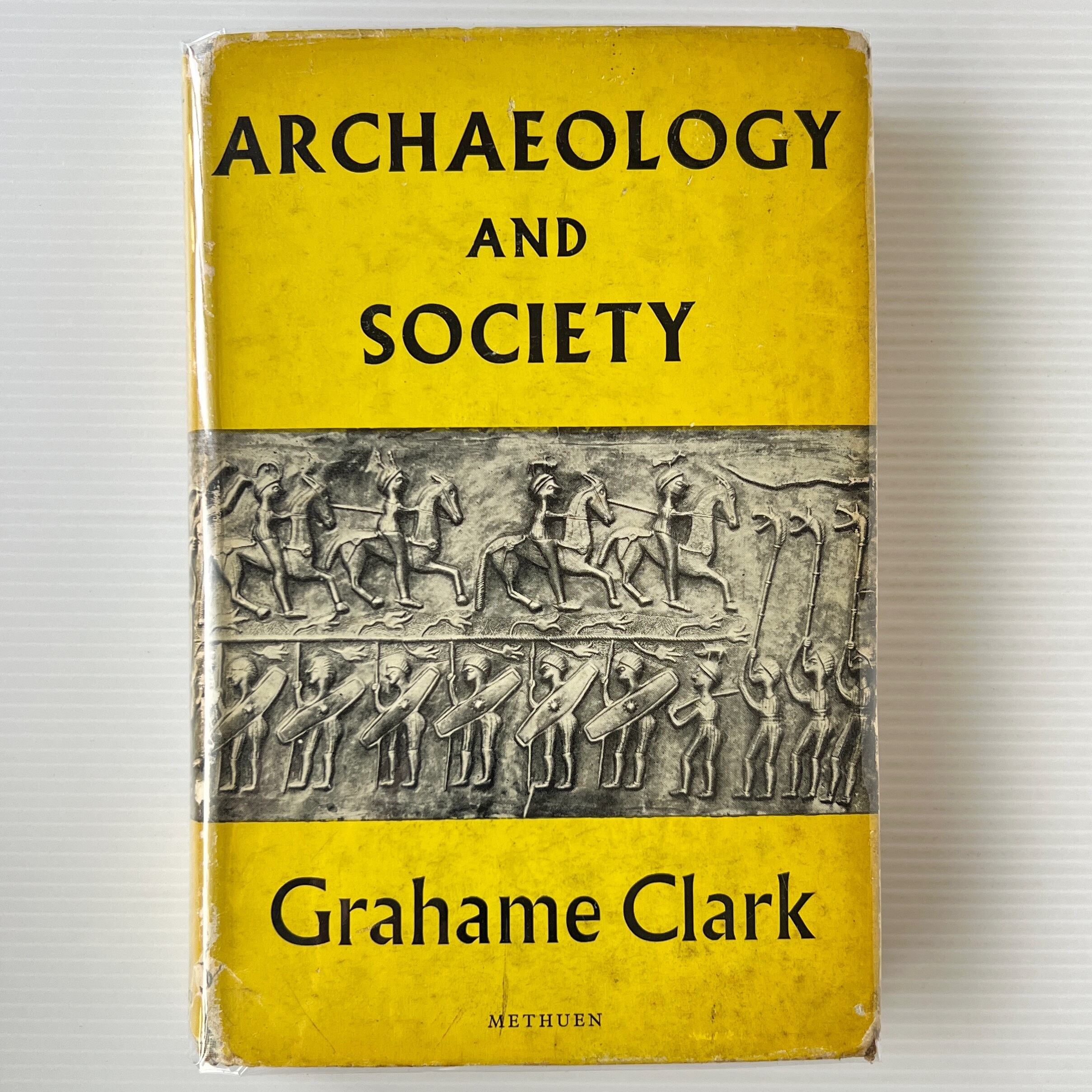 Archaeology and Society: Reconstructing the Prehistoric Past 3rd edition / Grahame Clark / Methuen