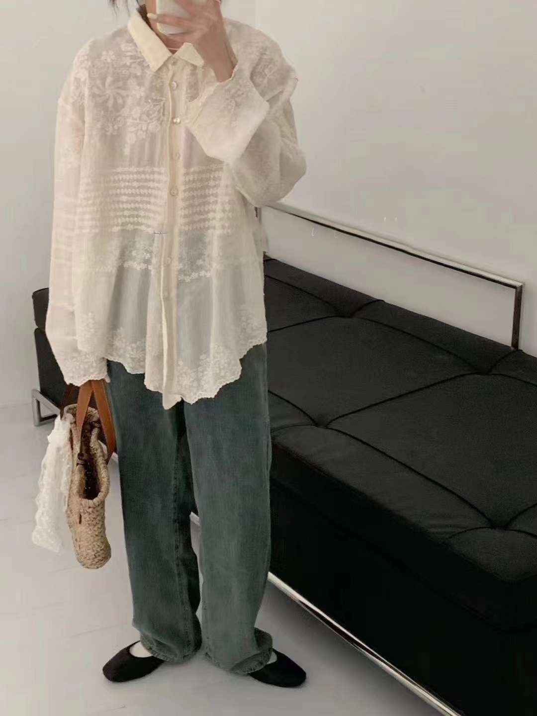 花刺繍ブラウス  AJ22231-0111