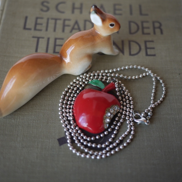 かじりかけ林檎ペンダント アメリカ レトロ