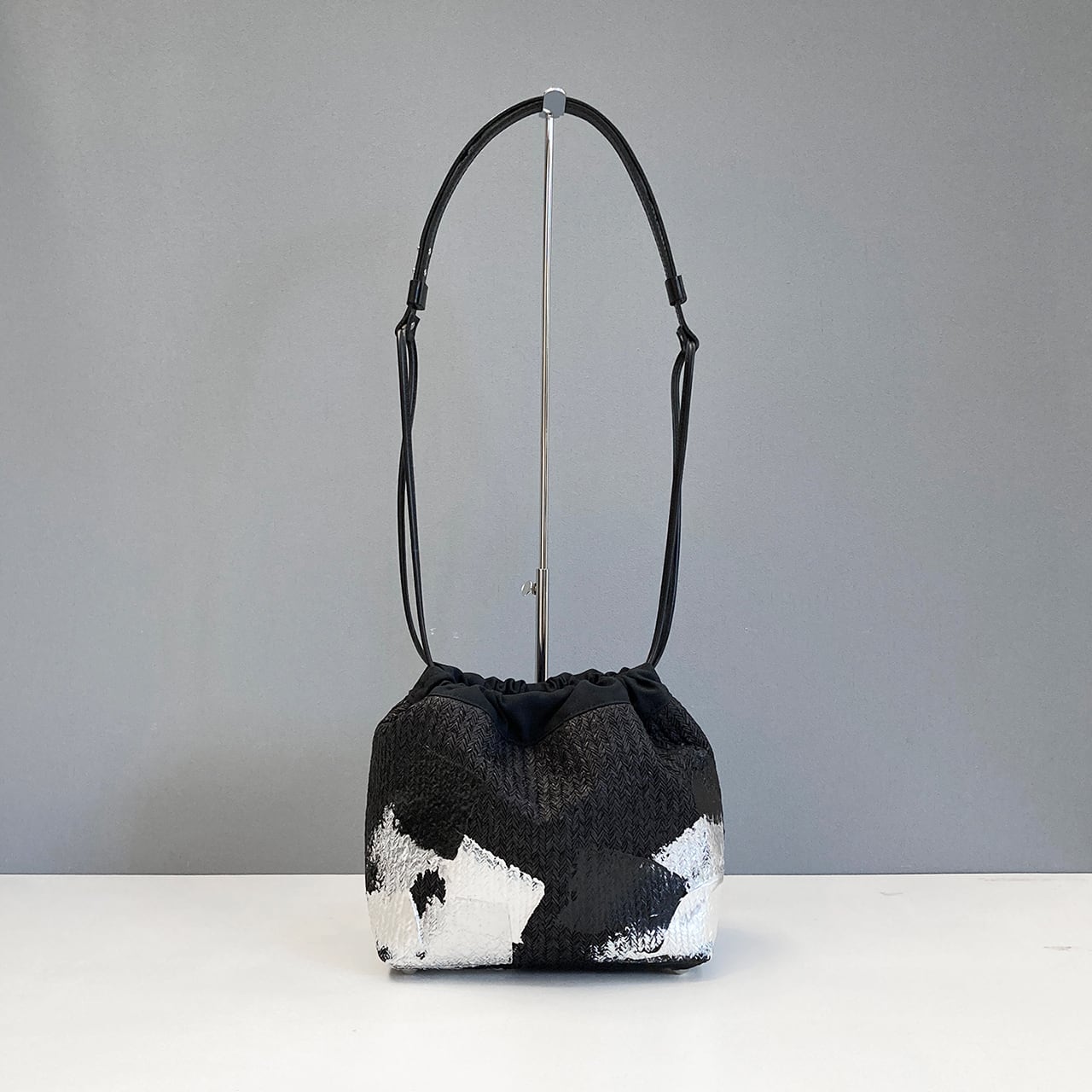 Drawstring Bag -Black / freely painting | textiletells