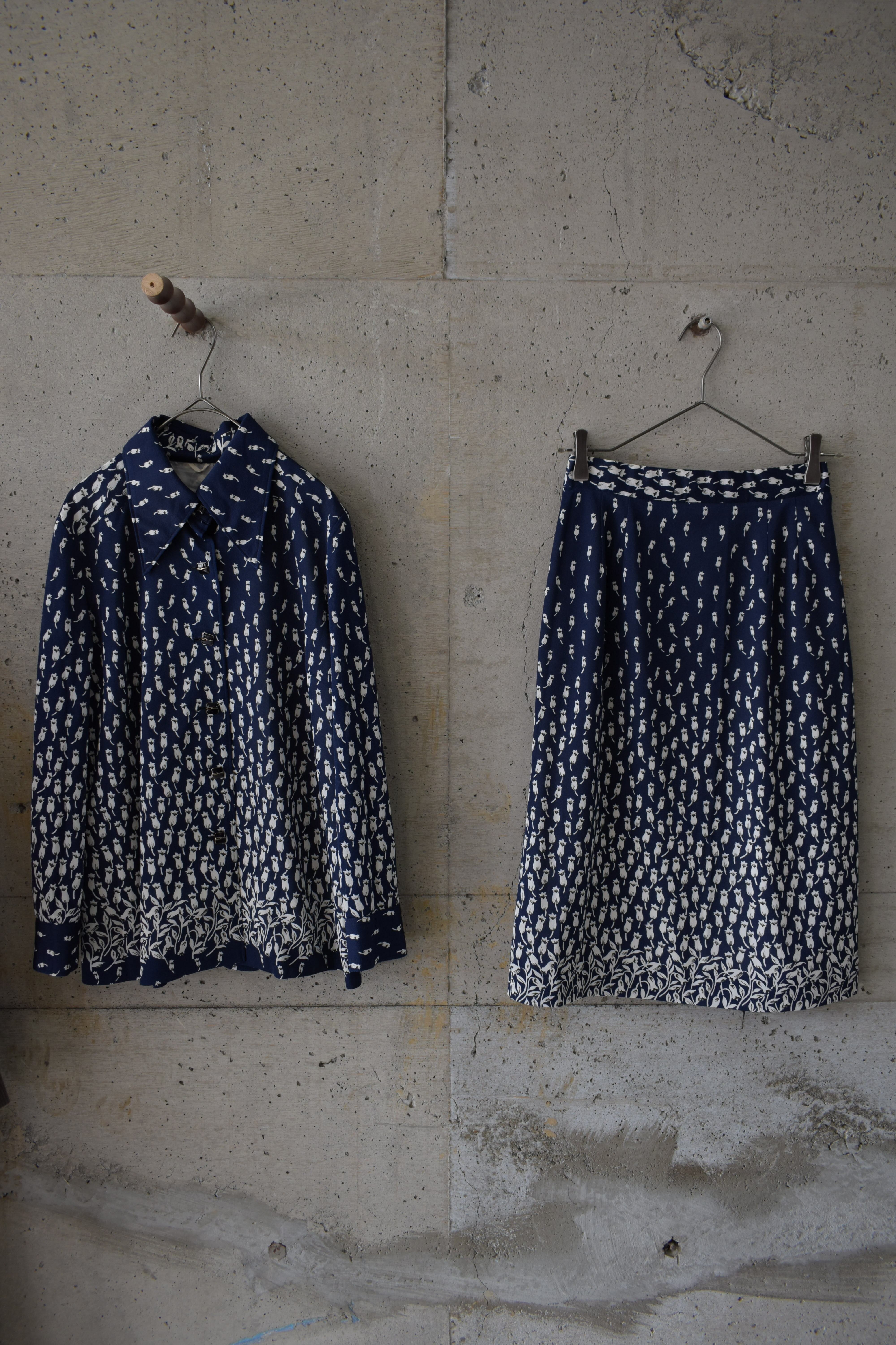 Bellflower-patterned matching set