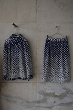 Bellflower-patterned matching set