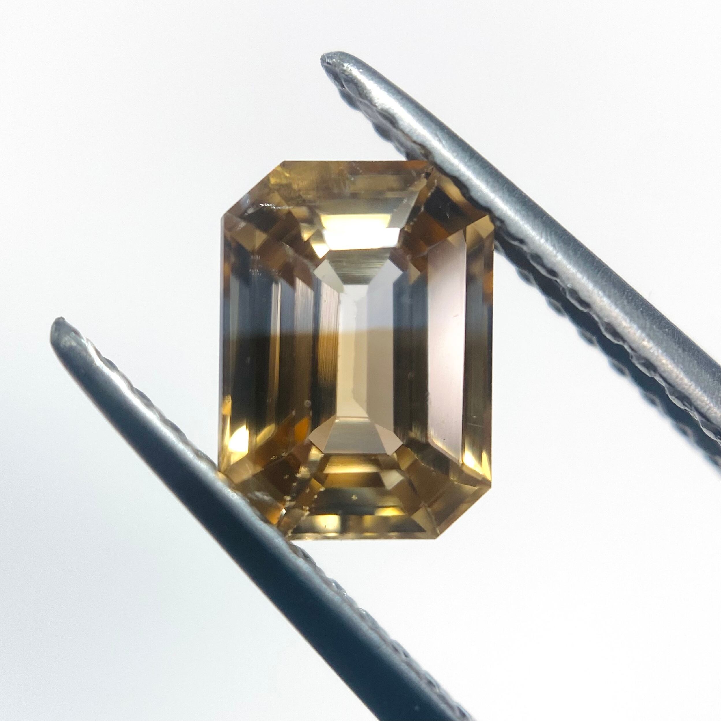 ダンディーなバイカラージルコン