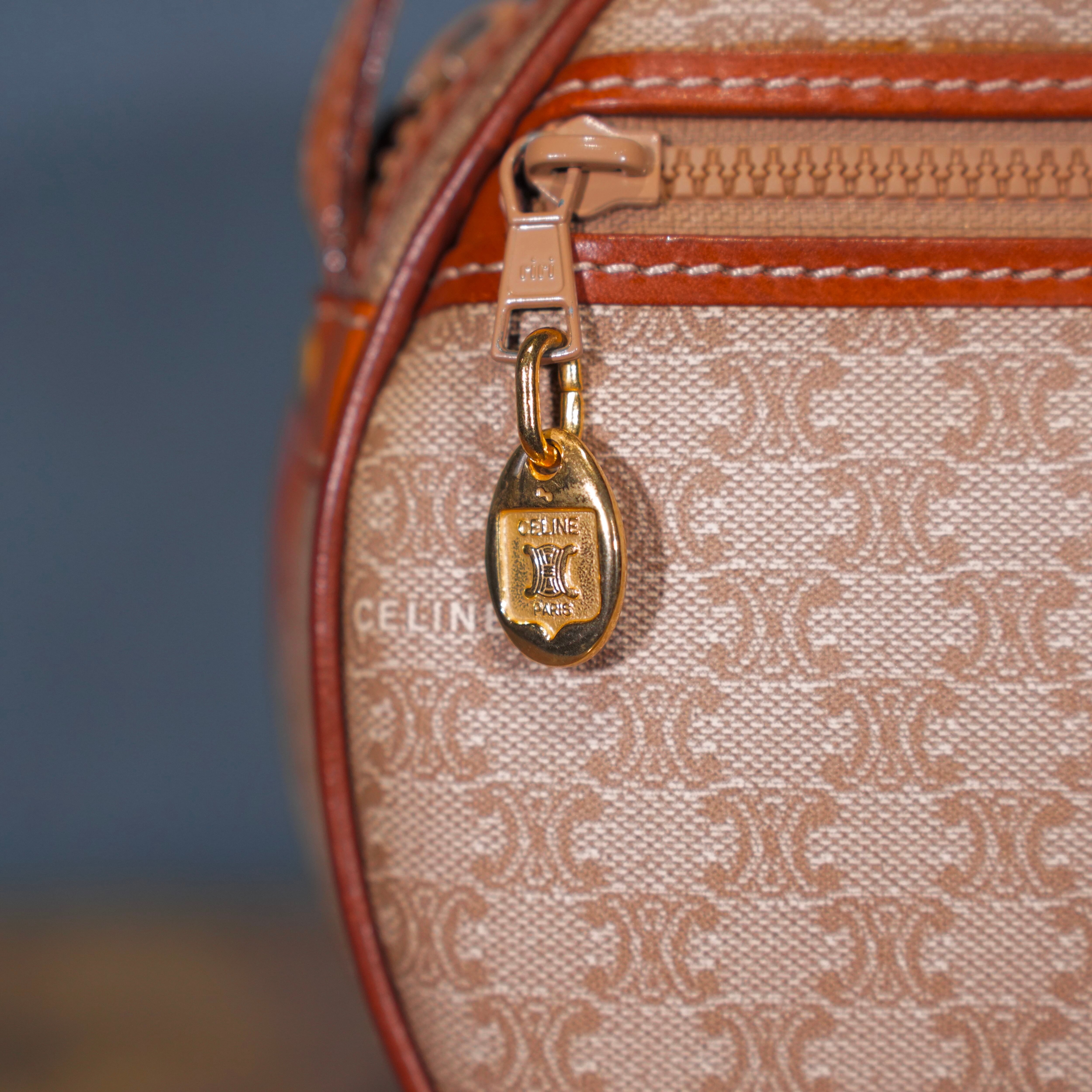 CELINE MACADAM PATTERNED LOGO DESIGN ROUND TYPE SHOULDER BAG CELINE MACADAM PATTERNED LOGO DESIGN ROUND TYPE SHOULDER BAG