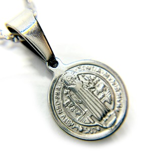 ベネディクトステンレスコインネックレス