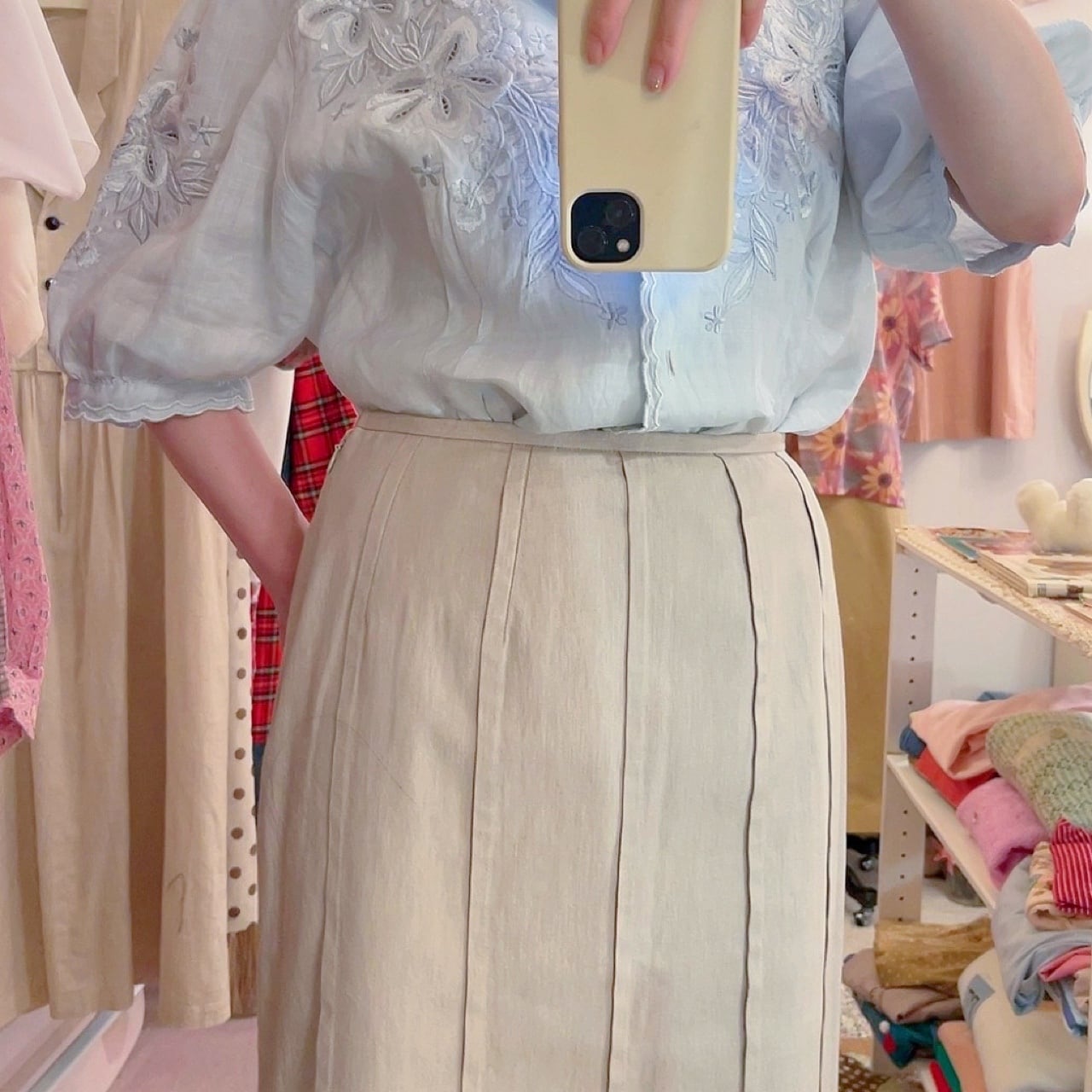 beige pleats side slit long skirt
