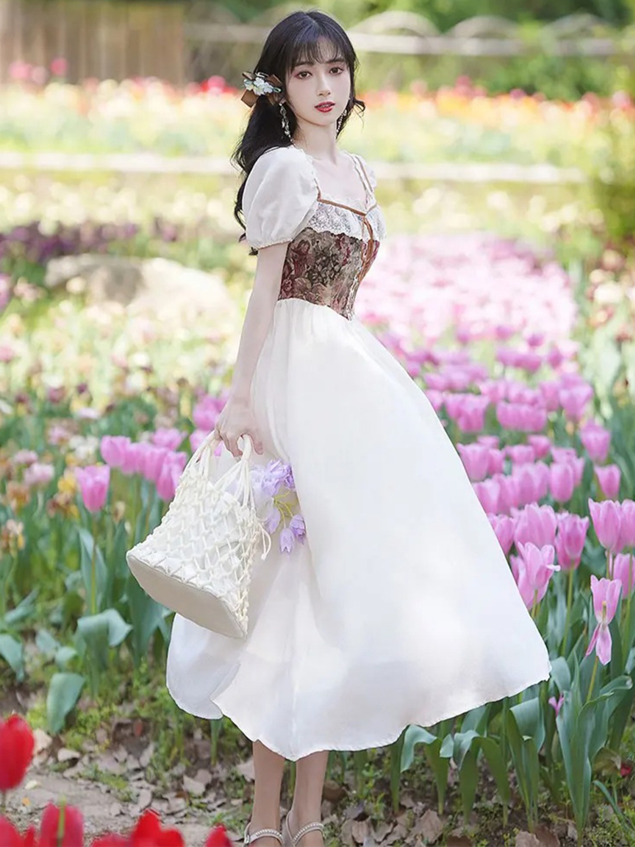 【0013】Vintage Lace Flower Short Sleeve Dress