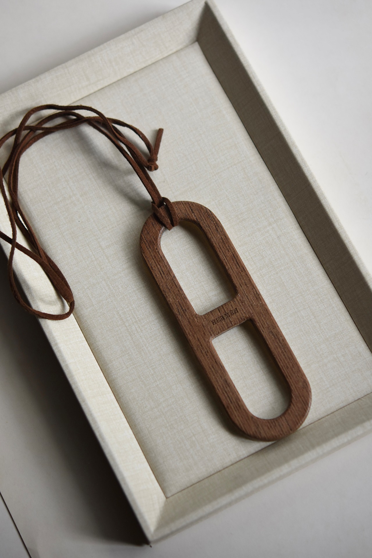 IORI／HERMES" scarf ring necklace ／wood & shell