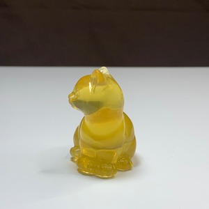 9.ちょこんと座っている可愛いフローライトねこ