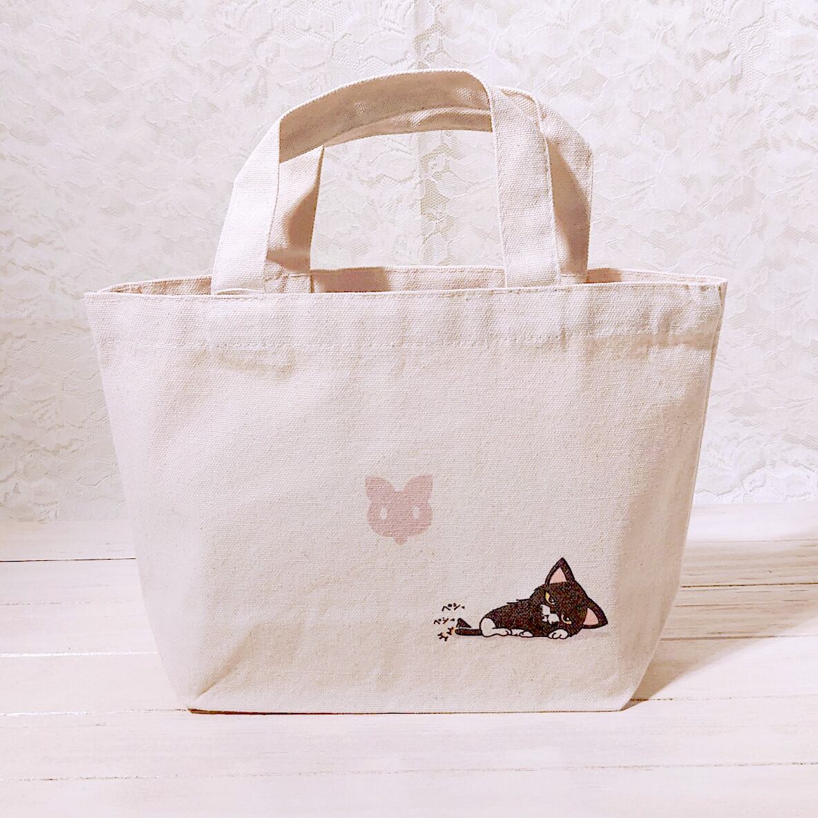 ちょっと不機嫌な黒白猫ちゃんのSサイズトートバッグ