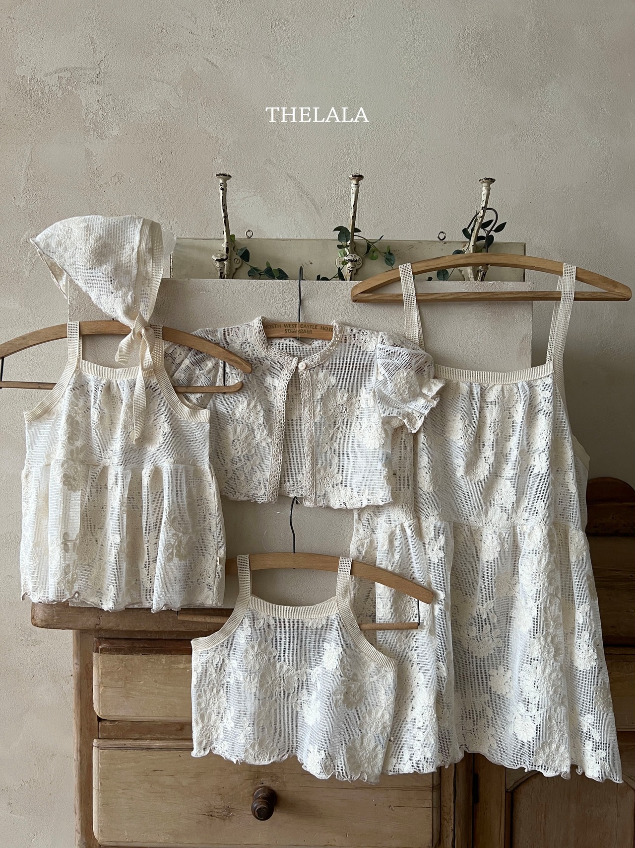 [THELALA] Roman Sleeveless / [더랄라] 로망나시