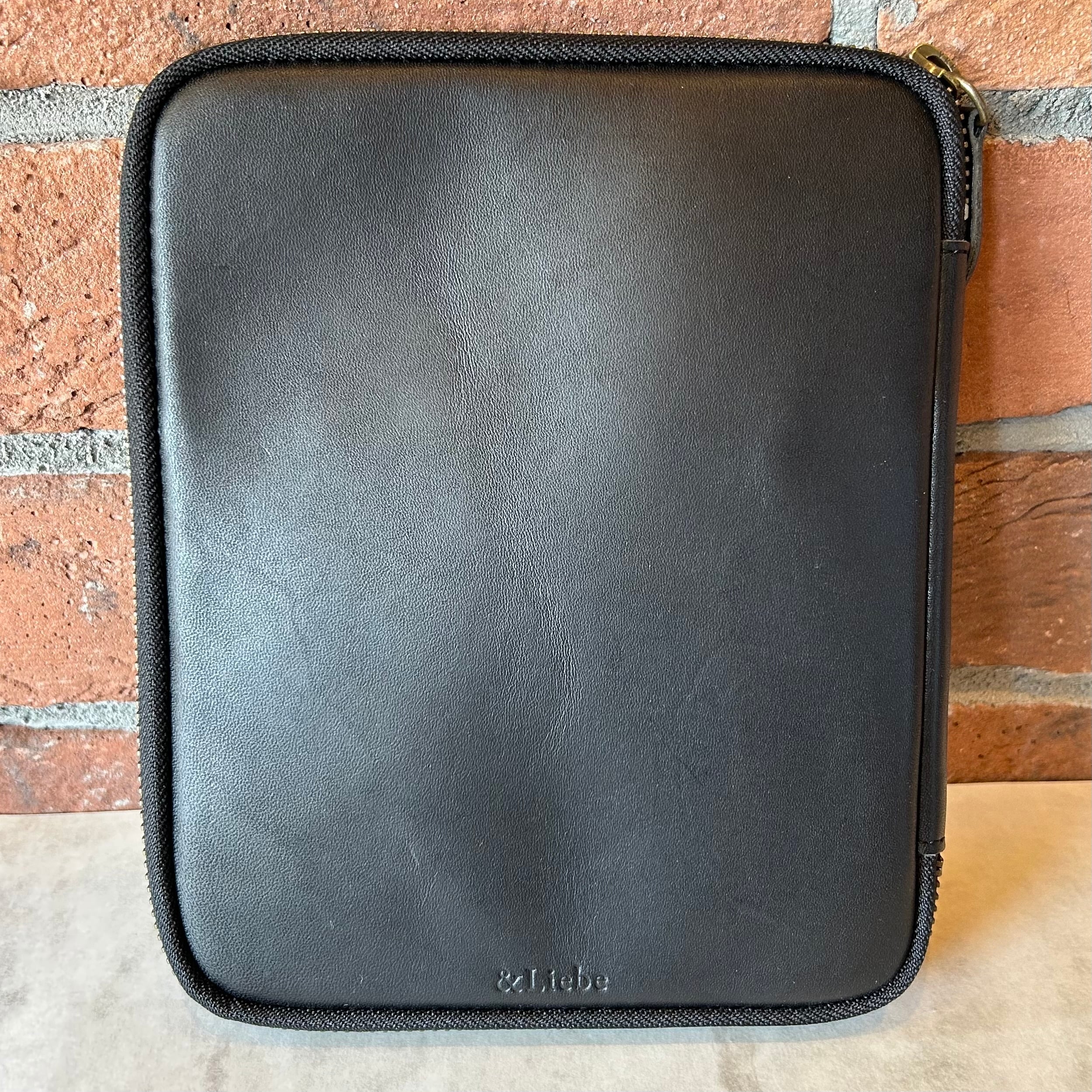 ＆Liebe「開くたび、ときめく 文具ポーチ（栃木レザー）」／5本差し