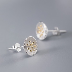 花のピアス　シルバー　P002