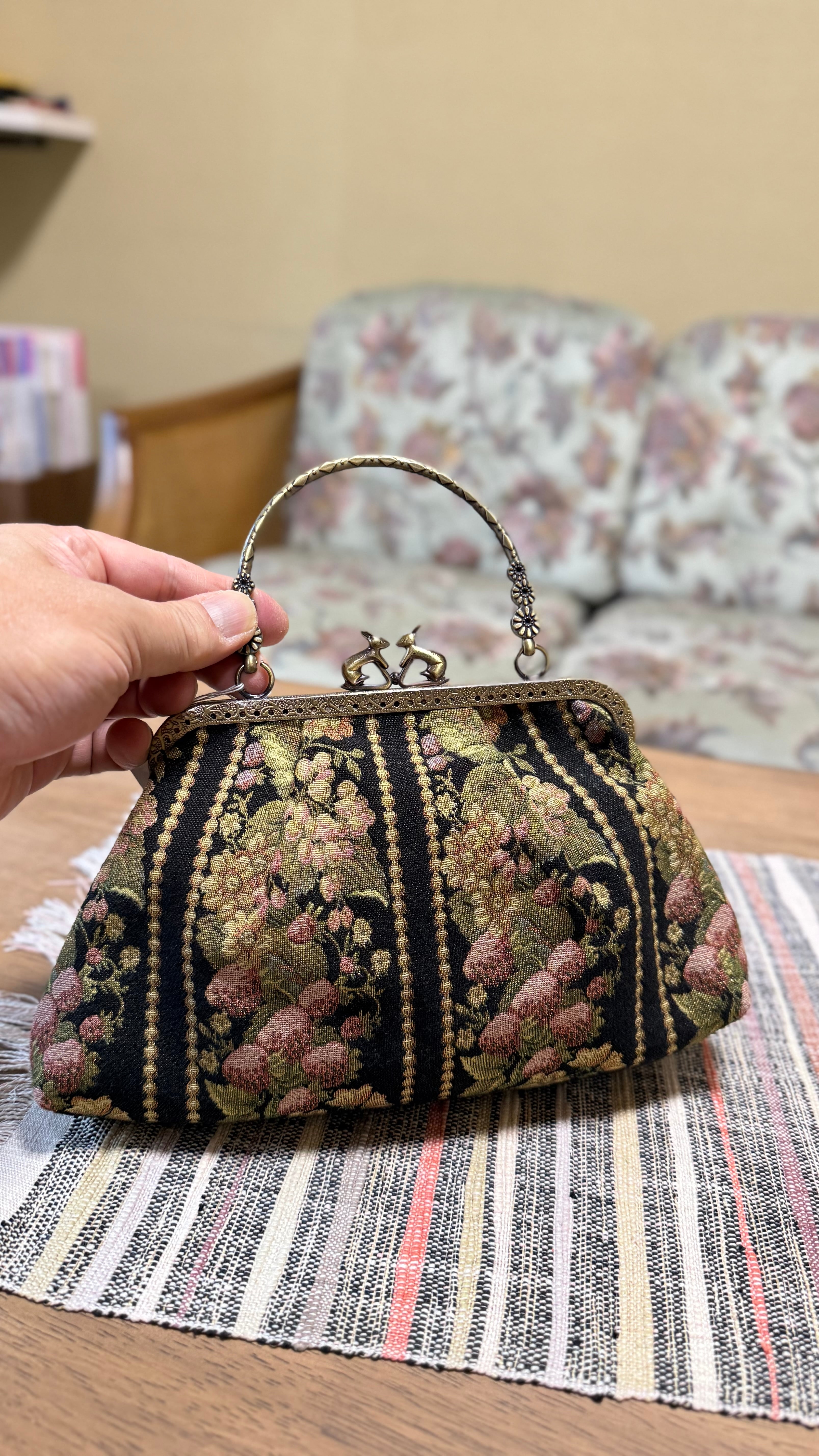 口金付きバッグ ゴブラン織（ヒダ付き）〈うさぎの口金〉 | 趣味の