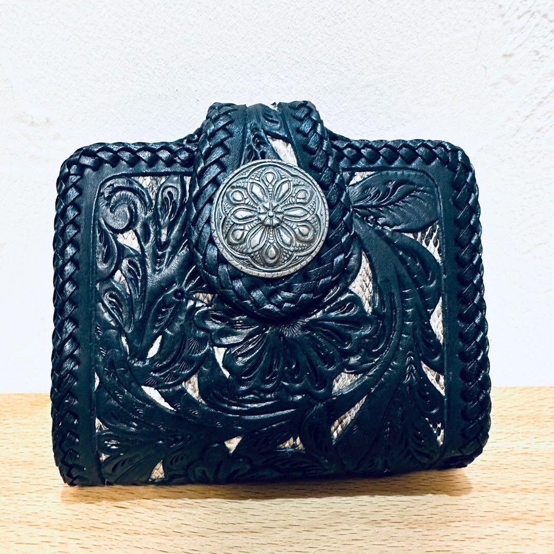 新品ビンテージ☆花柄カービングの折り財布 ウォレット 黒パイソン本革