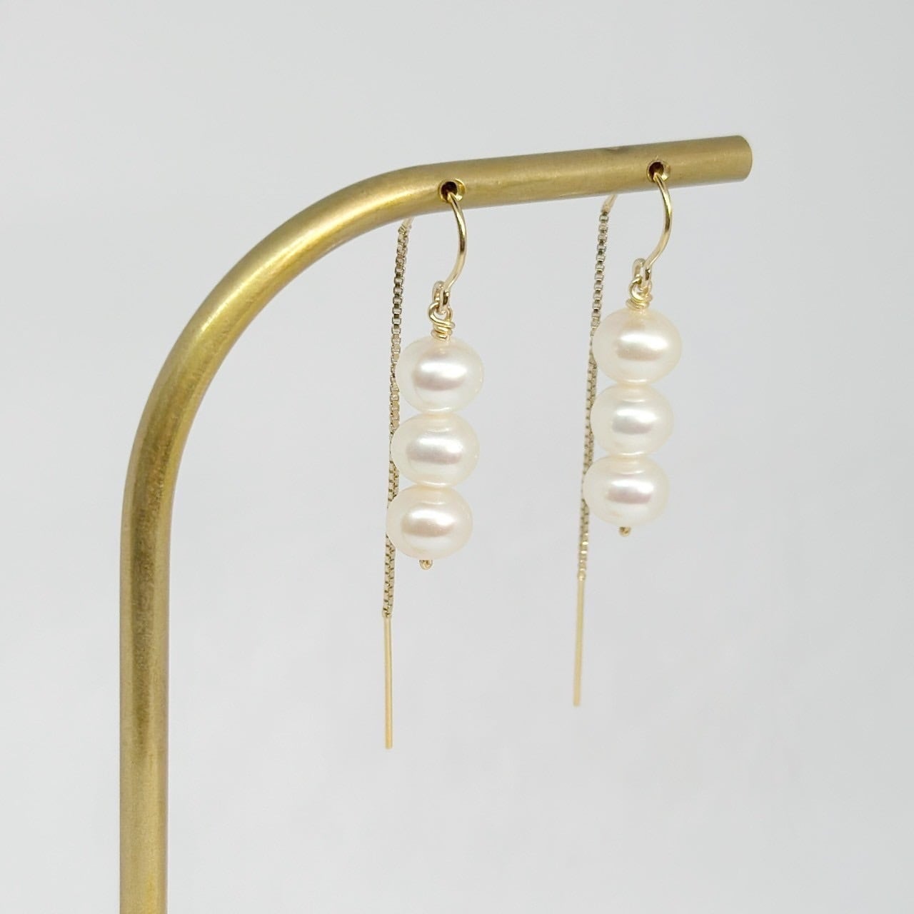 【衣】coscos 3連パールチェーンピアス