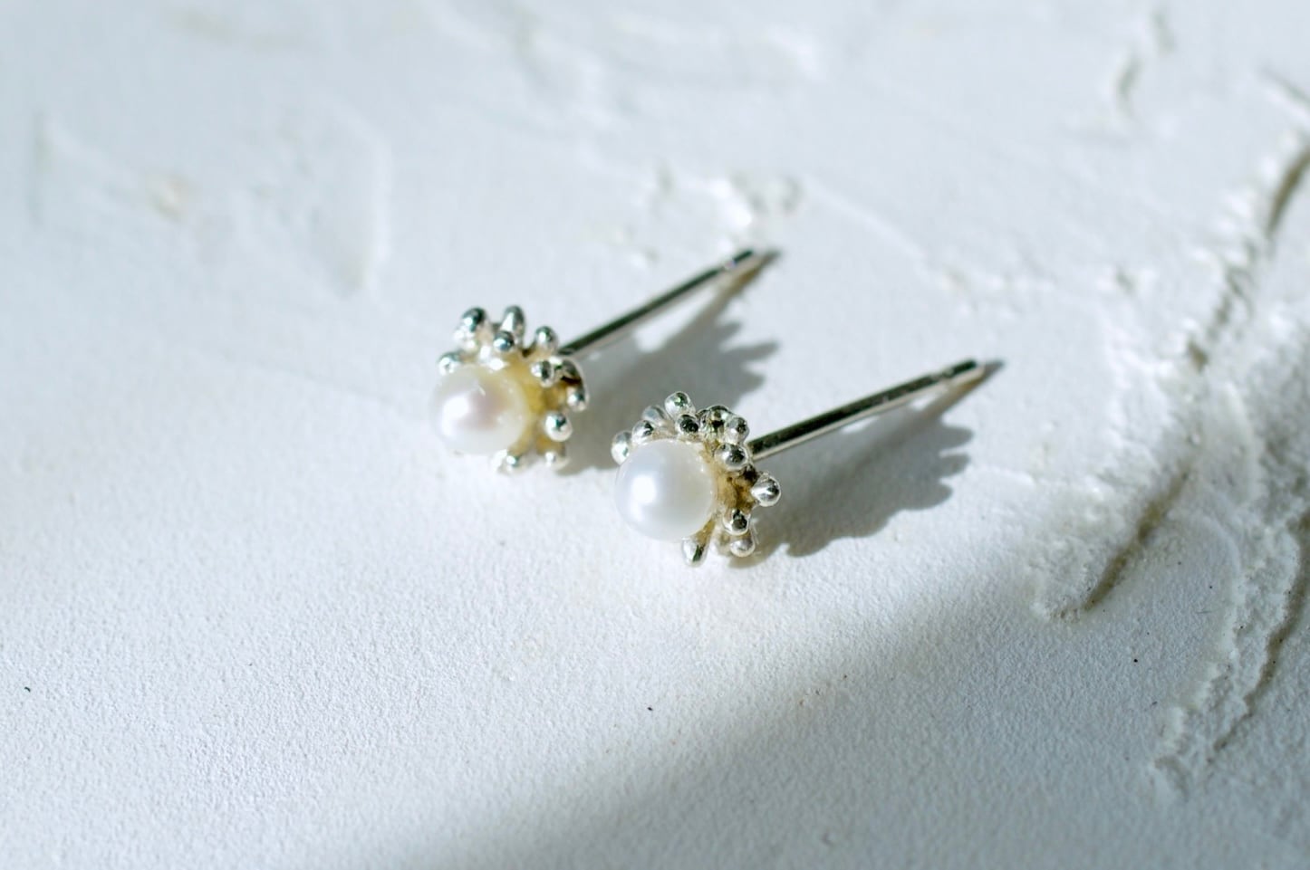 ちびニョロロpearlピアス | sizleシズル--micro forest jewelry--