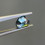 カラーチェンジジルコン 7.2x5.9mm, 1.52ct, ミャンマー産