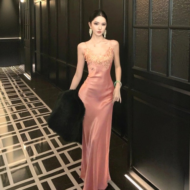 ストラップドレス ボディコン 美人度アップ 立体アプリケ S M L