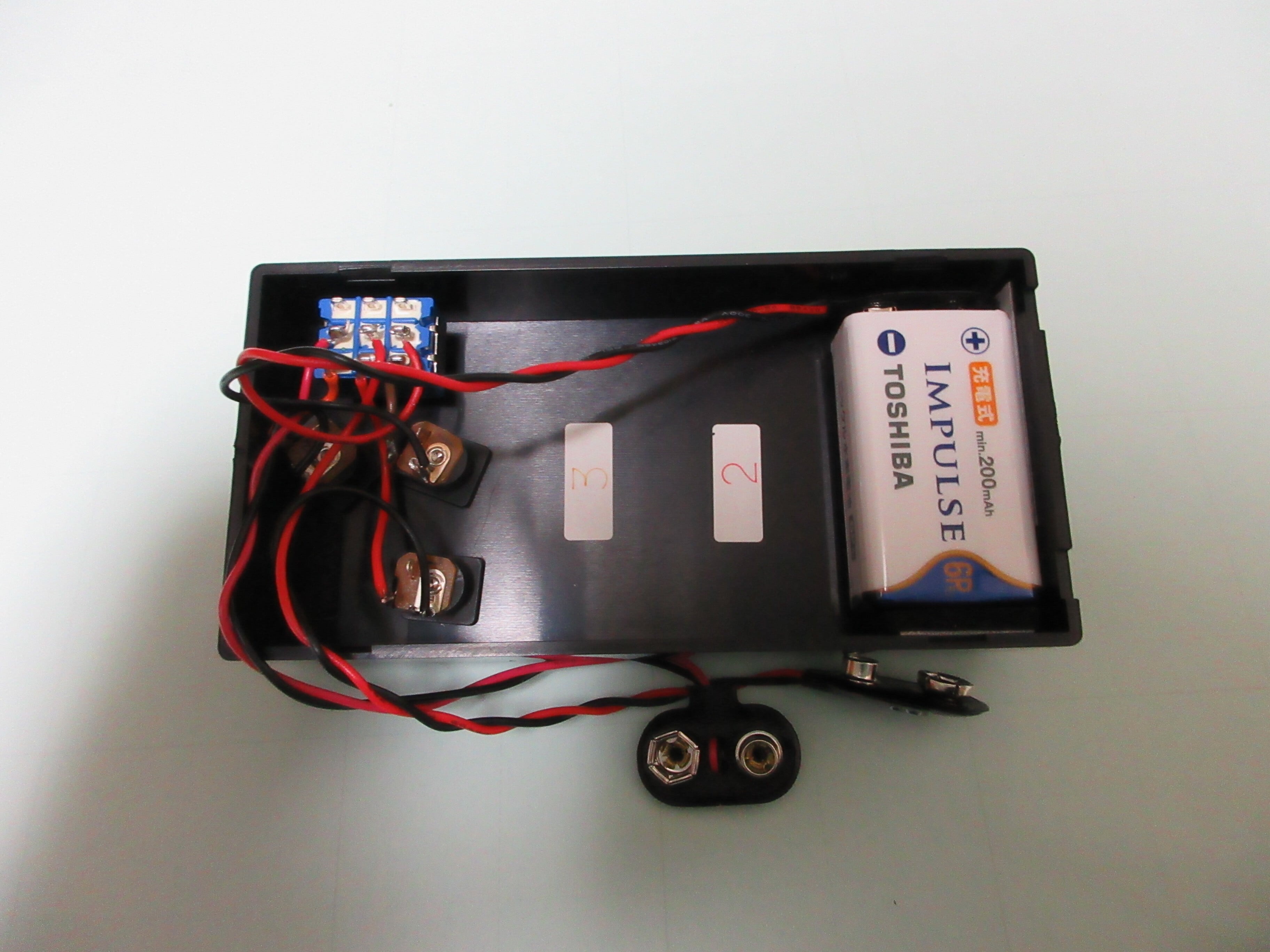 エフェクター用9v乾電池パワーサプライ 電池3個タイプ | HF GUITAR